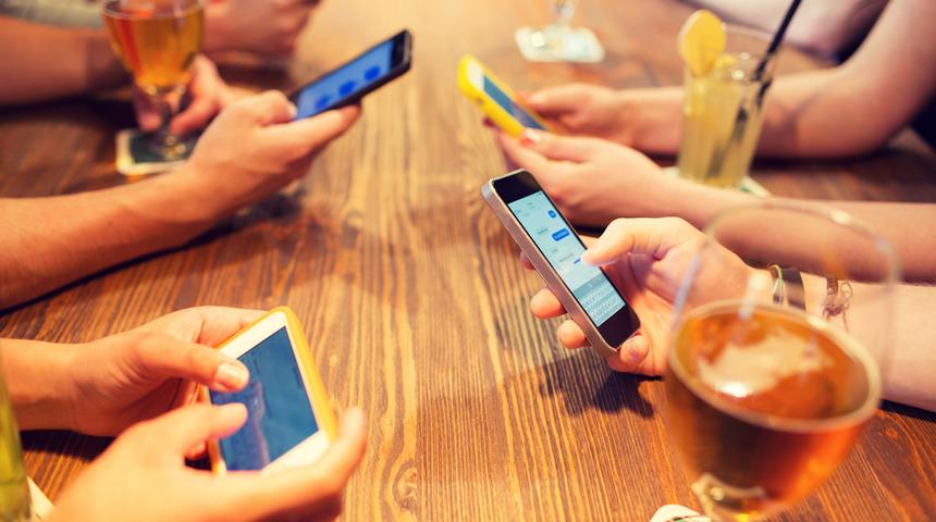 Aile üyelerinin siber dünyada güvenle sohbet etmesi için 10 tavsiye