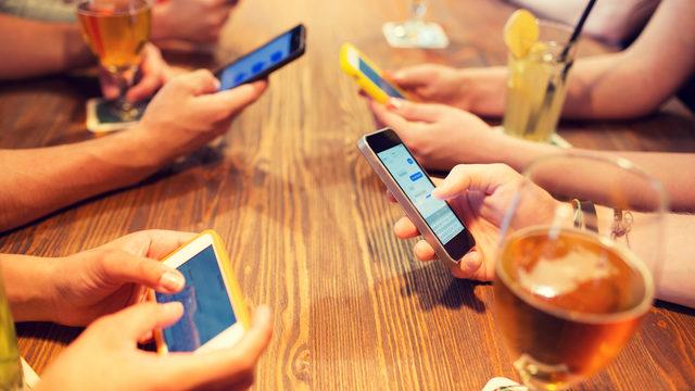 Aile üyelerinin siber dünyada güvenle sohbet etmesi için 10 tavsiye