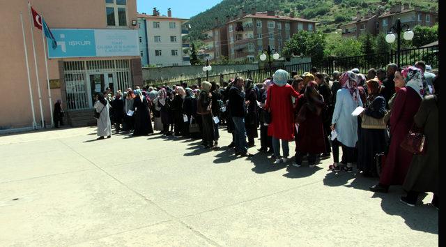 Tokat ta 6 aylık geçici iş için uzun kuyruklar oluştu 2