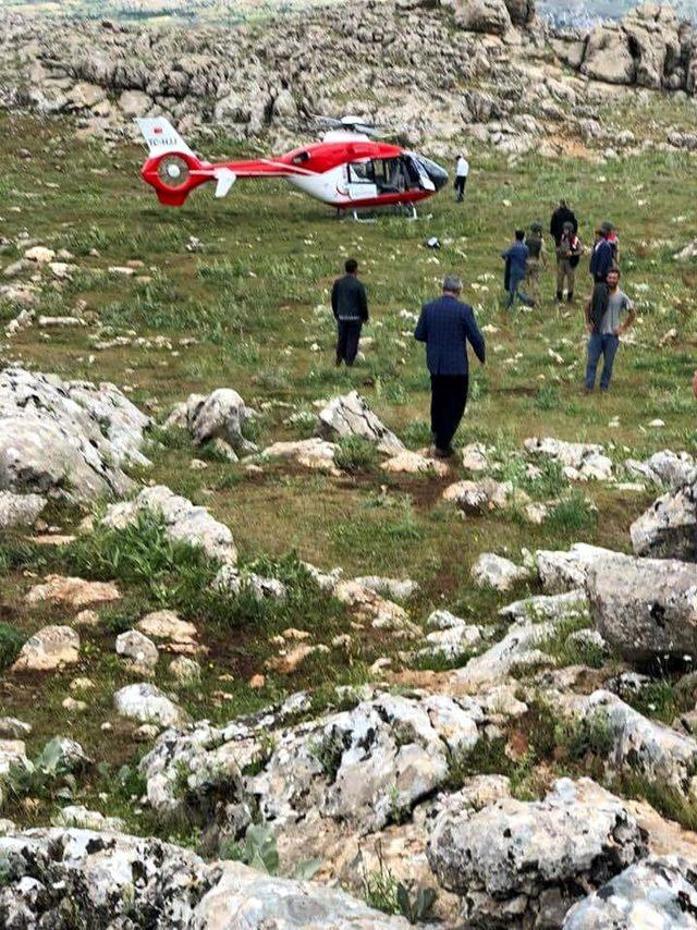 Dağlık bölgeden helikopter ambulansla alınarak hastaneye kaldırıldı