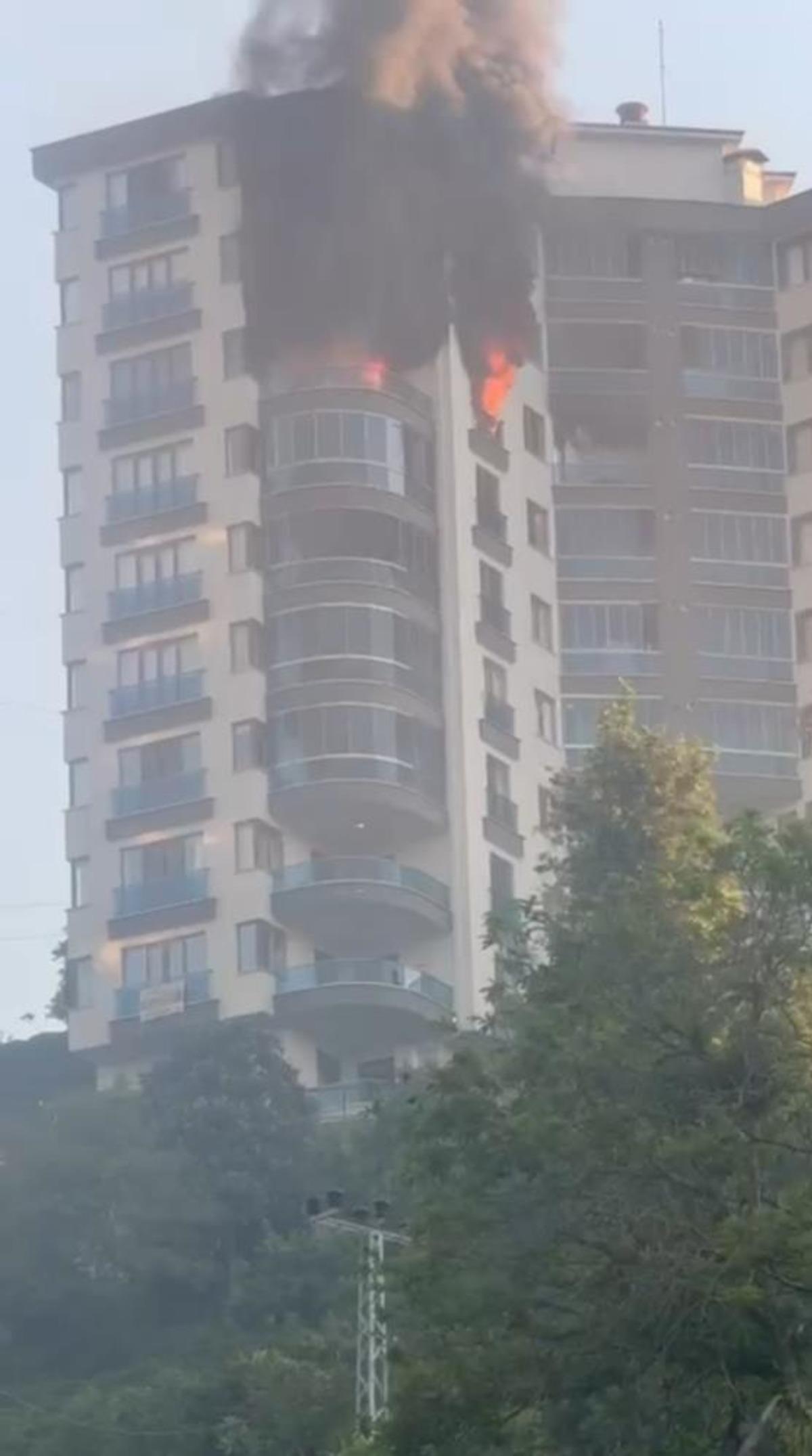 Rize de yangın çıkan ev kullanılamaz hale geldi 2