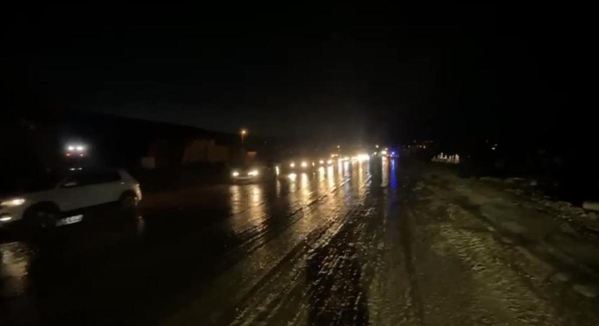 Sel nedeniyle kapanan Elazığ-Tunceli yolu trafiğe açıldı 1