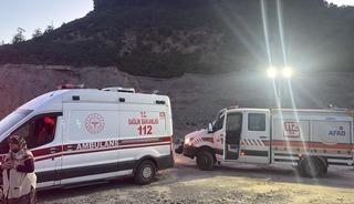 Dere suları y&uuml;kseldi, mahsur kalan 2 kişi kurtarıldı