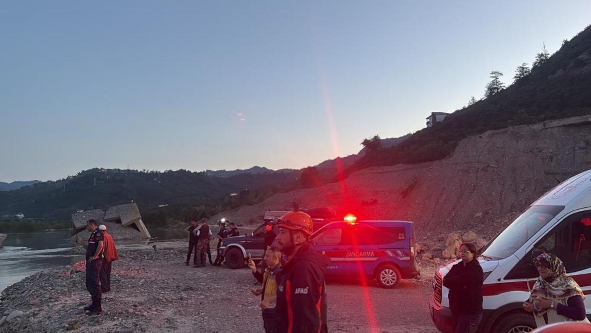 Dere suları yükseldi, mahsur kalan 2 kişi kurtarıldı 1