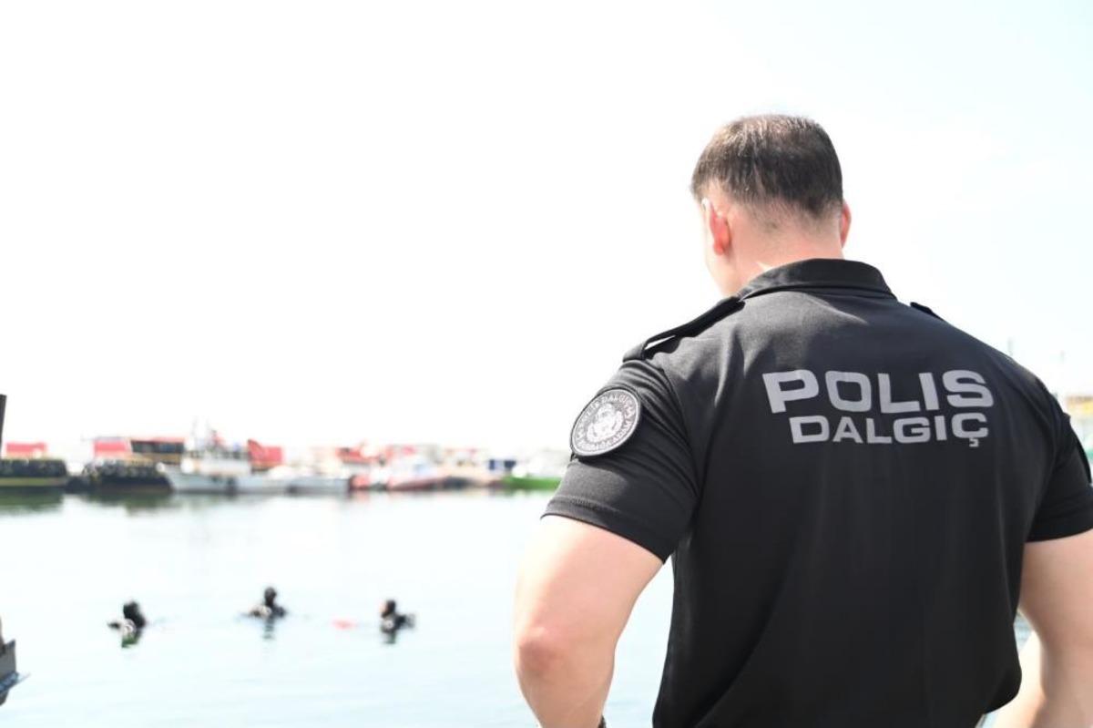 Tekirdağ da deniz temizliği: Deniz dibinden lastik, sandalye ve plastik atıklar &ccedil;ıkarıldı 3