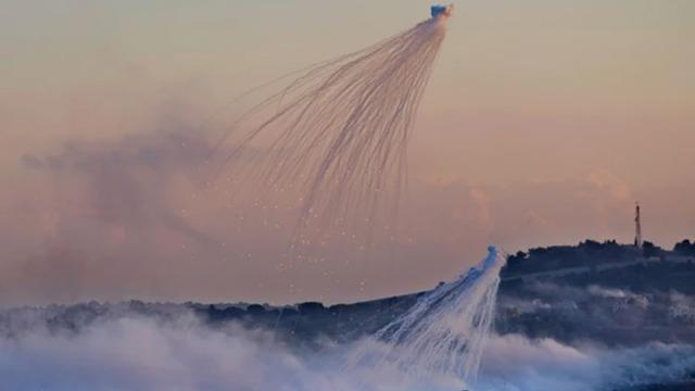 NYT, İsrail'in Lübnan'da beyaz fosfor bombası kullandığı görüntüleri paylaştı