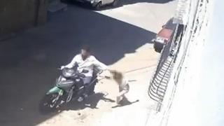 Kızına tokat attı! Yetmedi bir de saçından tutup motorla sürükledi
