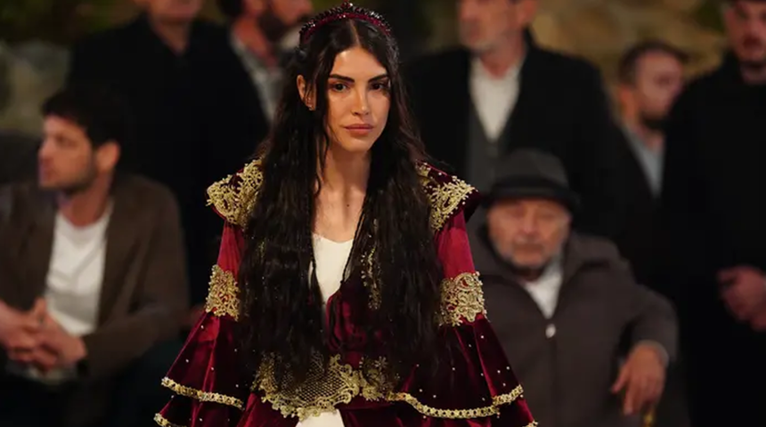 Taşacak Bu Deniz sezona ara verdi! Deniz Baysal sa&ccedil;larını kestirdi