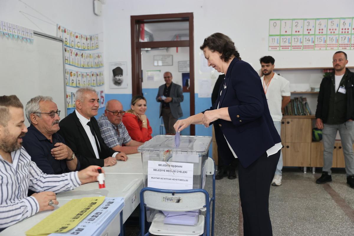 3 ilde se&ccedil;im heyecanı! 27 aday rekabet ediyor, binlerce vatandaş sandık başında 5
