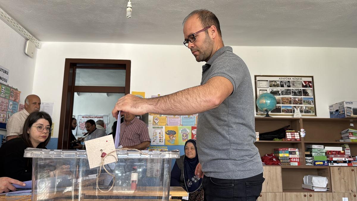 3 ilde se&ccedil;im heyecanı! 27 aday rekabet ediyor, binlerce vatandaş sandık başında 1