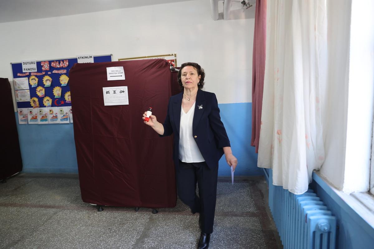 3 ilde se&ccedil;im heyecanı! 27 aday rekabet ediyor, binlerce vatandaş sandık başında 2