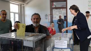 3 ilde seçim heyecanı! 27 aday rekabet ediyor, binlerce vatandaş sandık başında