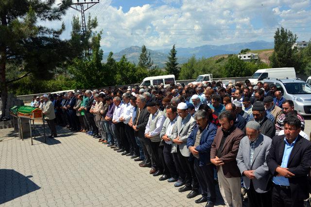 Anne ve kızı öldü, polis her yerde gri renkli otomobili arıyor (2)