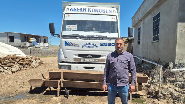 Kumru kamyonuna yuva yapınca, 1 aydır kontağını çalıştırmıyor