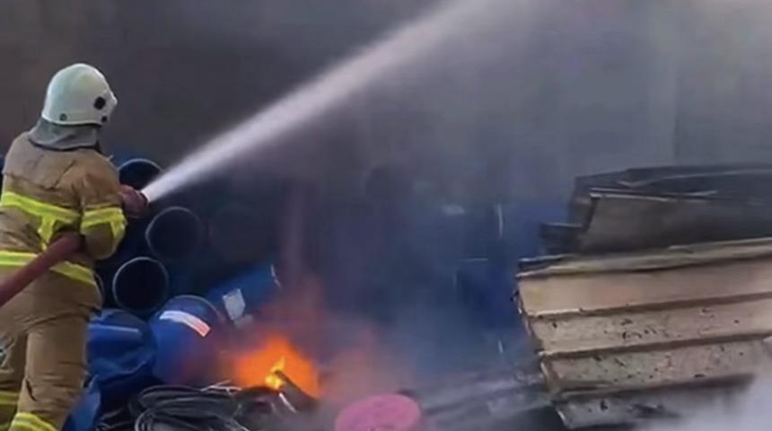Bartın'da hurda deposunda yangın &ccedil;ıktı