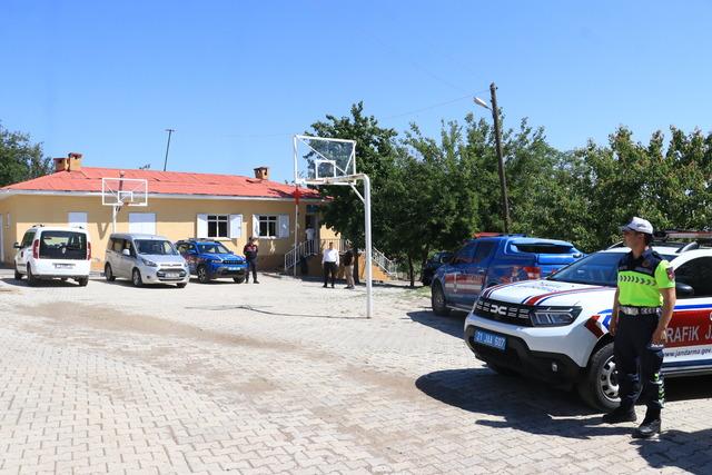 Narin in köyünde sandıklar kuruldu: Tek adaylı seçim! 1