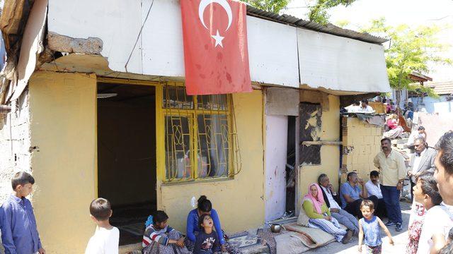 Hurda demir toplarken iş makinesinin altında can veren gazinin evinde yas