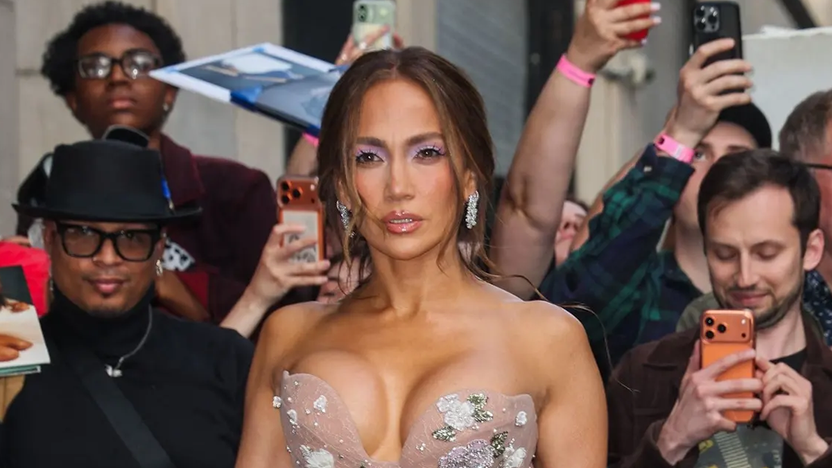 56 yaşındaki JLO makyajsız paylaşımıyla olay oldu