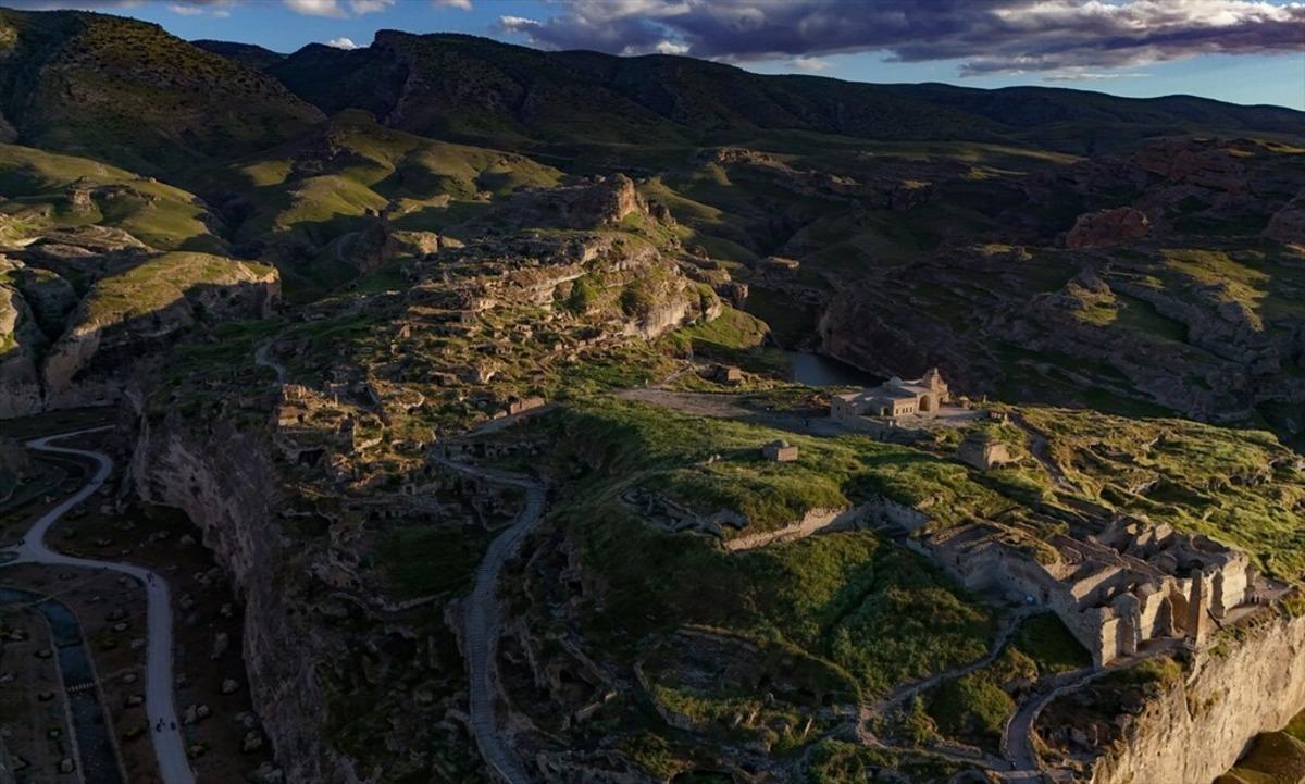 Tam 12 bin yıllık! Bir ilçenin tamamı o mağarada yaşıyordu 5
