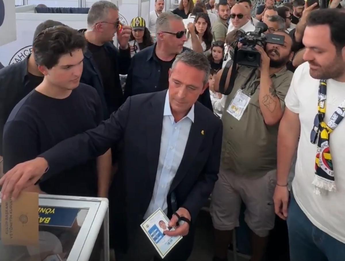 CANLI - Fenerbahçe sandık başında! Tarihi seçimde sandıklar kapandı, oy sayımına geçildi: Aziz Yıldırım mı? Hakan Safi mi? 6