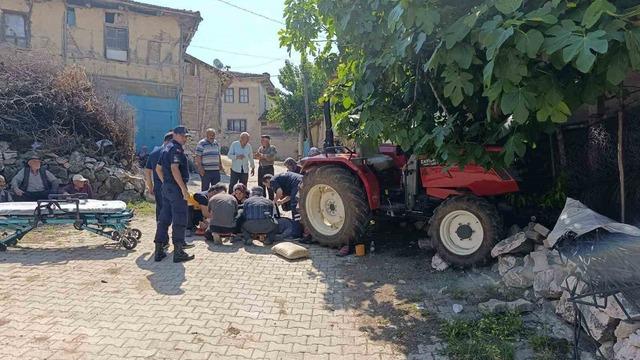 Traktörden düşen sürücü hayatını kaybetti