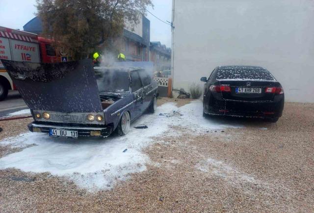 Balıkesir’de park halindeki otomobil yangını korkuttu 2