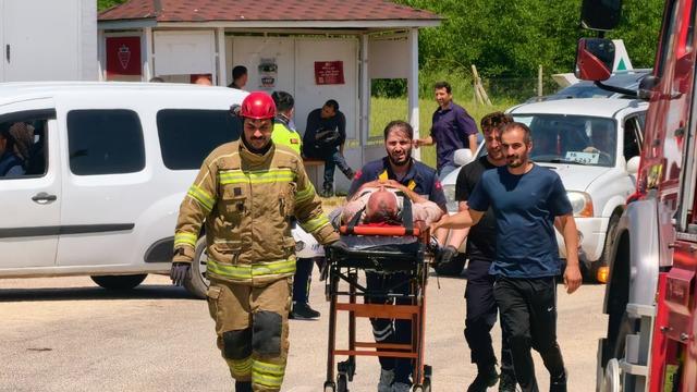Bursa da traktör köprüden düştü! Altında kalan sürücü kurtarıldı 4