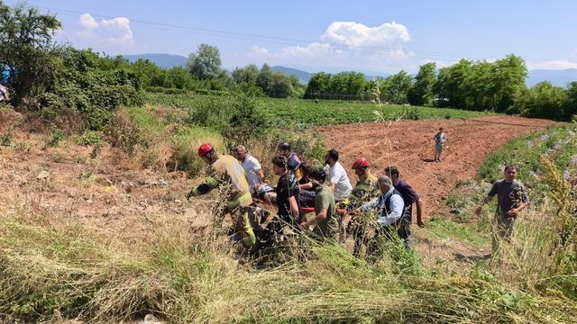 Bursa da traktör köprüden düştü! Altında kalan sürücü kurtarıldı 1