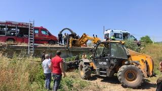 Bursa'da traktör köprüden düştü! Altında kalan sürücü kurtarıldı