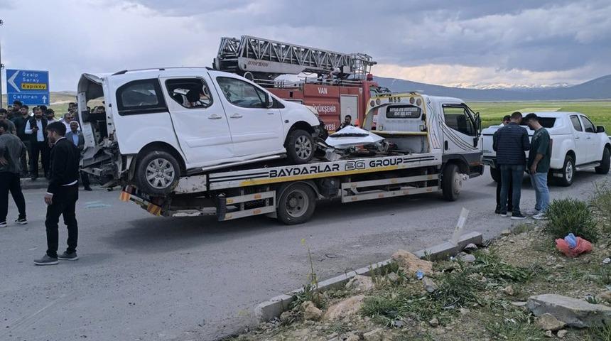 Van&rsquo;daki feci kaza: Aynı aileden 4 can kaybı