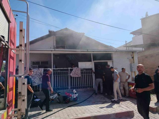 Elazığ’da ev yangını 1