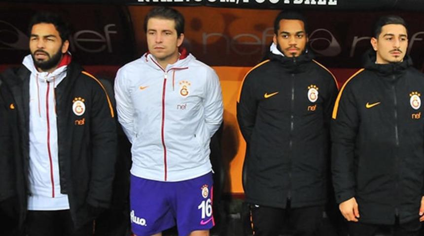 Cedric Carrasso Galatasaray'dan ayrılabileceğini söyledi