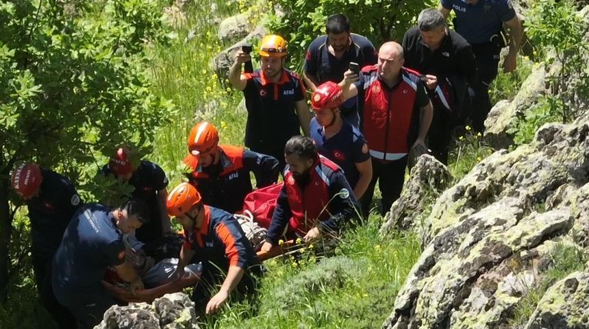 Kayseri'de kayalıklardan d&uuml;şt&uuml;: Yaralandı!