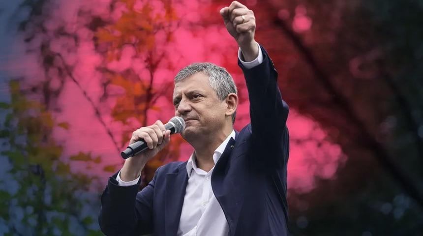 &Ouml;zg&uuml;r &Ouml;zel hakkında &ccedil;arpıcı iddia! 'G&ouml;revi iptal edilecek'
