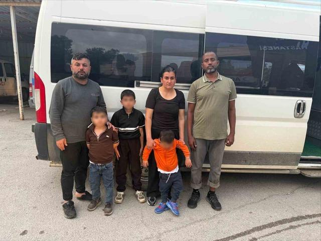 Yurt dışına kaçmak isteyen 32 düzensiz göçmen sınır hattında yakalandı 2