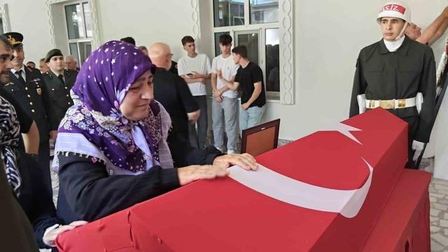 Kıbrıs gazisi Samsun’da askeri törenle son yolculuğuna uğurlandı 2