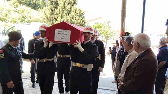 Kıbrıs gazisi Samsun’da askeri törenle son yolculuğuna uğurlandı 1