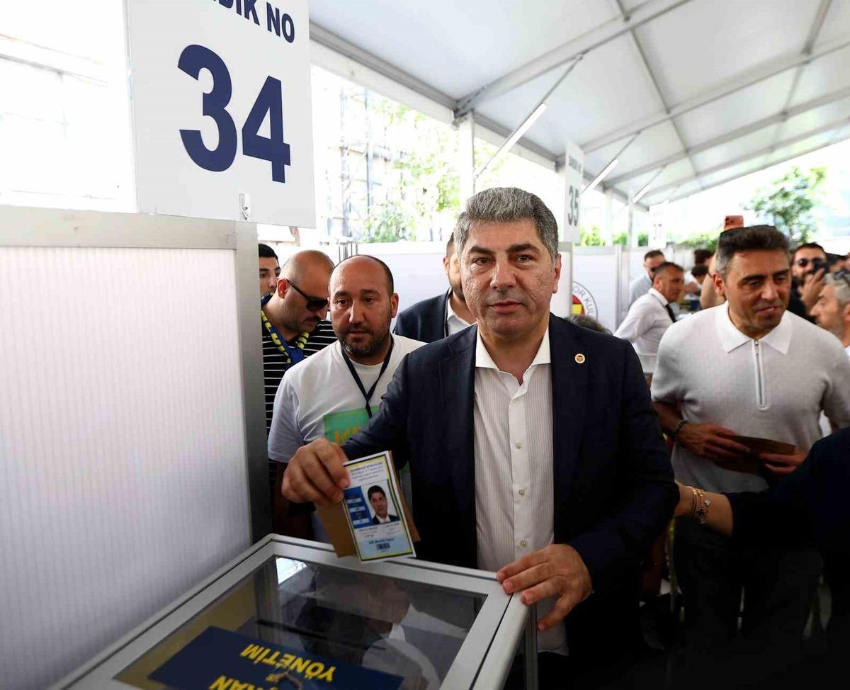 CANLI - Fenerbahçe sandık başında! Tarihi seçimde sandıklar kapandı, oy sayımına geçildi: Aziz Yıldırım mı? Hakan Safi mi? 4