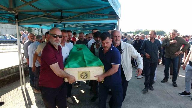 Sivastopol açıklarındaki saldırıda hayatını kaybeden Trabzonlu balıkçı son yolculuğuna uğurlandı 7
