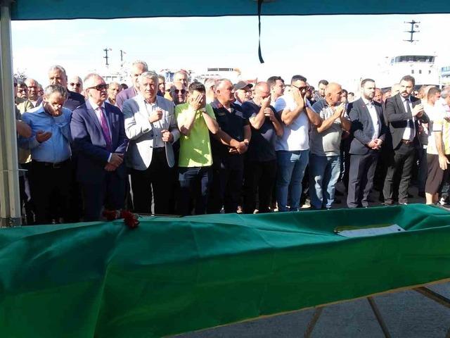 Sivastopol a&ccedil;ıklarındaki saldırıda hayatını kaybeden Trabzonlu balık&ccedil;ı son yolculuğuna uğurlandı