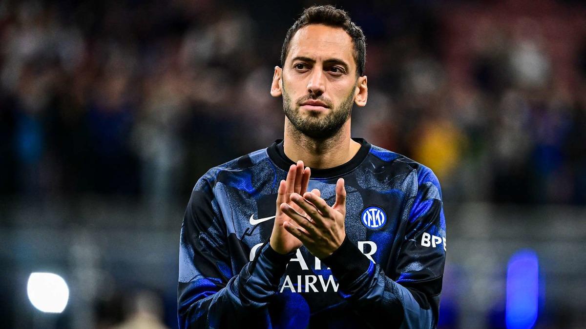 Inter den Hakan &Ccedil;alhanoğlu a&ccedil;ıklaması! Oy kullanırken duyurunca ortalık karıştı 3