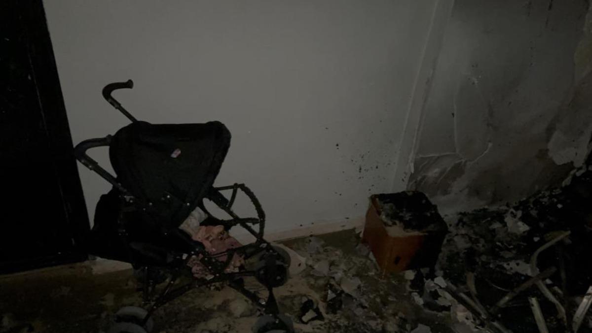Apartman girişinde &ccedil;ıkan yangında 2 kişi dumandan etkilendi  2