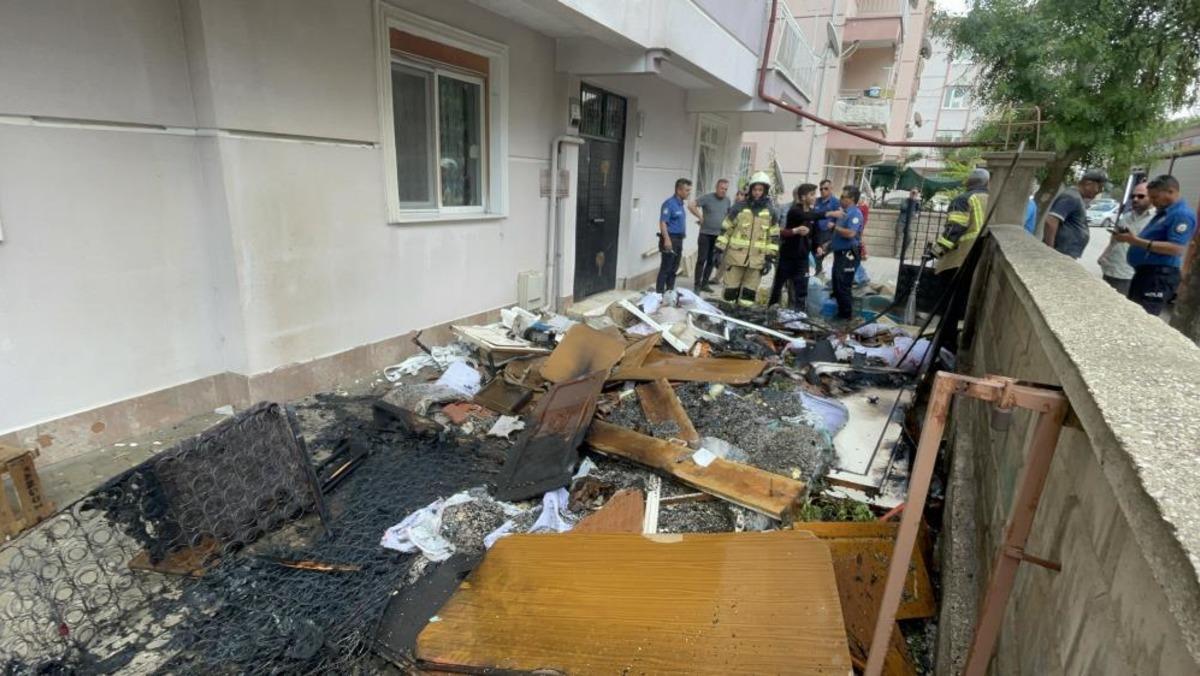 Bahçedeki atık eşyaların yanması paniğe yol açtı 1