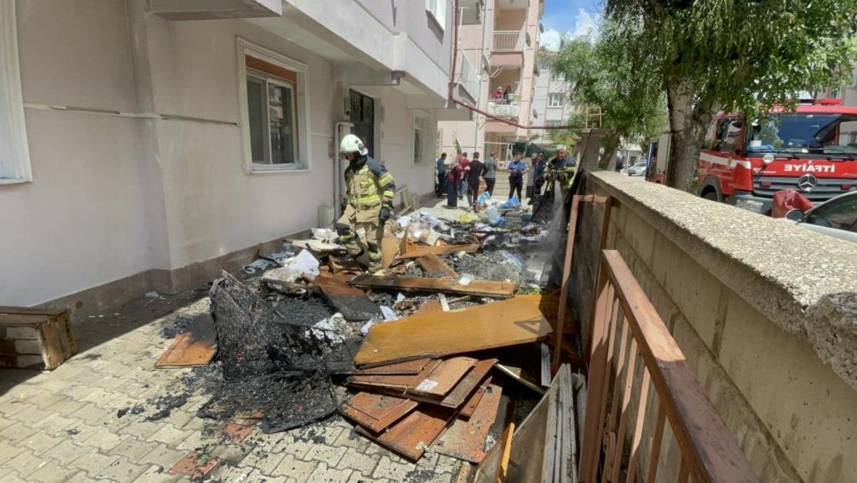 Bahçedeki atık eşyaların yanması paniğe yol açtı 2