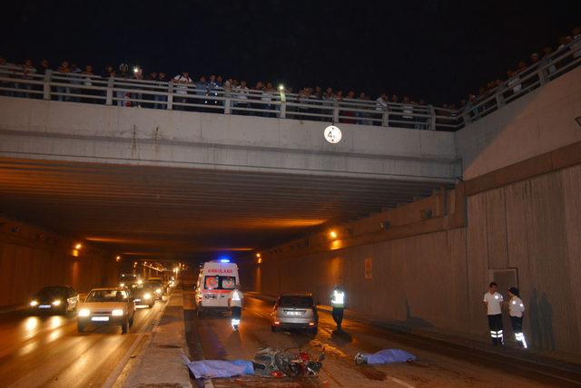 Otomobilin çaptığı motosiklet, karşı şeride geçti: 2 ölü