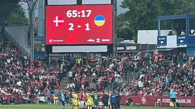 Daha önce de kalbi durmuştu! Danimarka Ukrayna maçında Christian Eriksen bir anda yere yığıldı