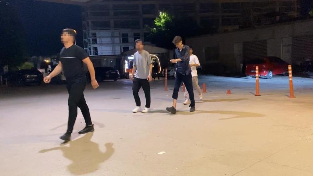 Parktaki gençlere pompalı tüfekle saldırdı: 10 yaralı 2