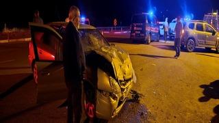 Sivas'ta iki otomobil çarpıştı: 1 ölü, 3 yaralı