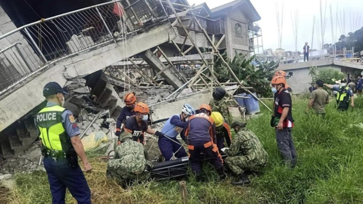 Filipinlerde 7,8 büyüklüğünde deprem! 1 metrelik dalgalar oluştu
