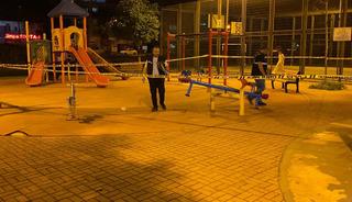 &Ccedil;ocuk parkındaki gen&ccedil;lere t&uuml;fekli saldırı: 10 yaralı